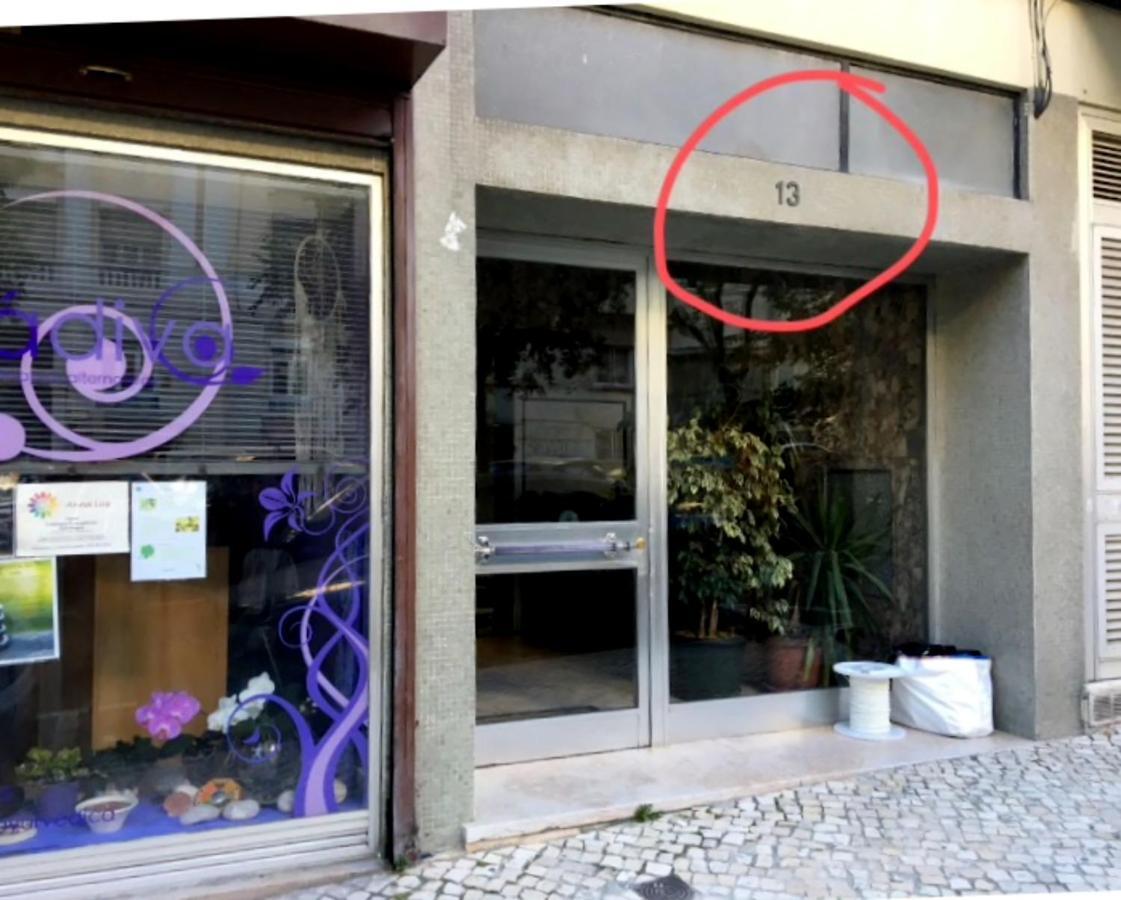 Gaze Out At The City In A Retro-Chic Getaway Lisbon Exterior photo